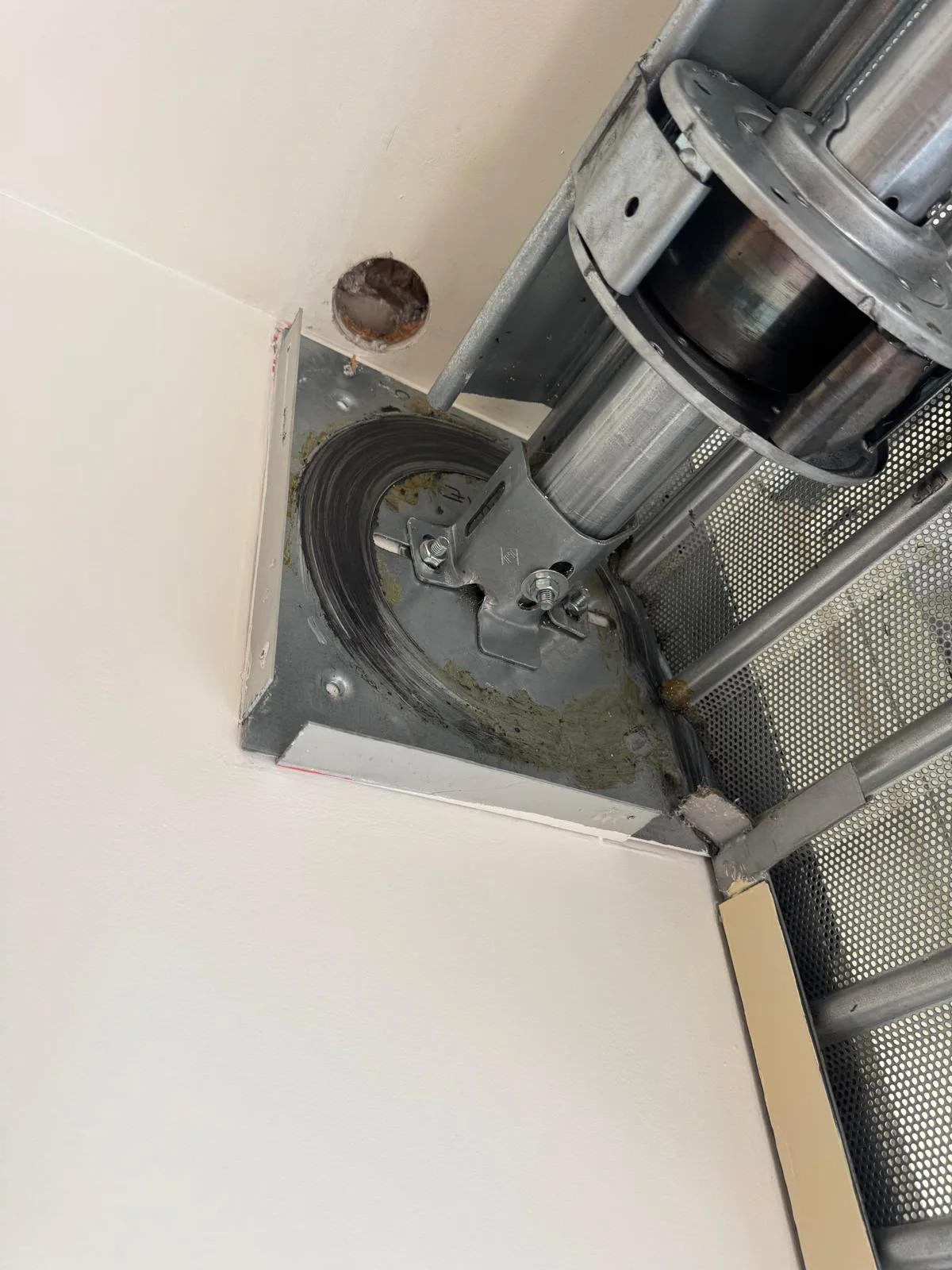 Motorisation de rideau métallique au Blanc-Mesnil